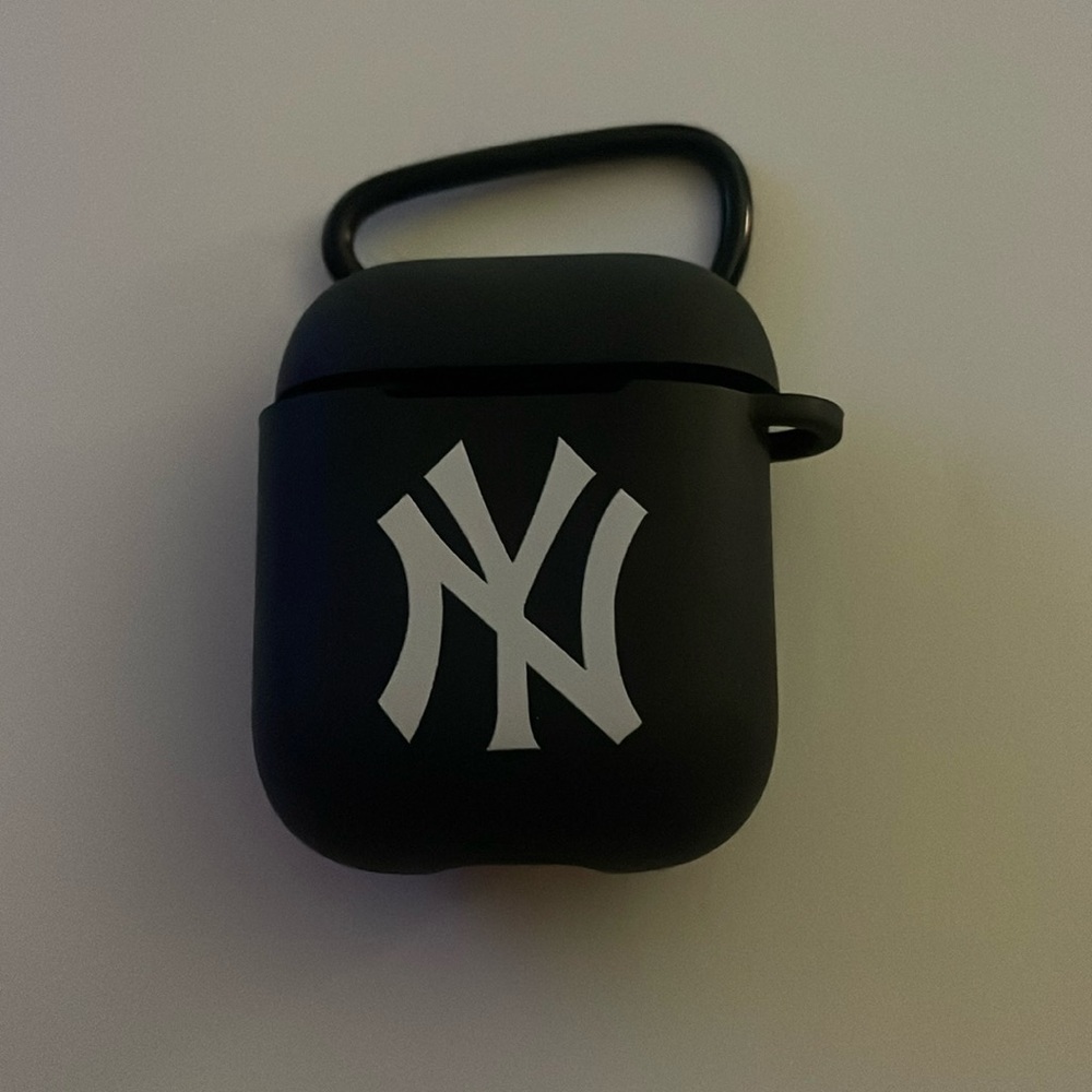 New York airpod case color black and white brand new